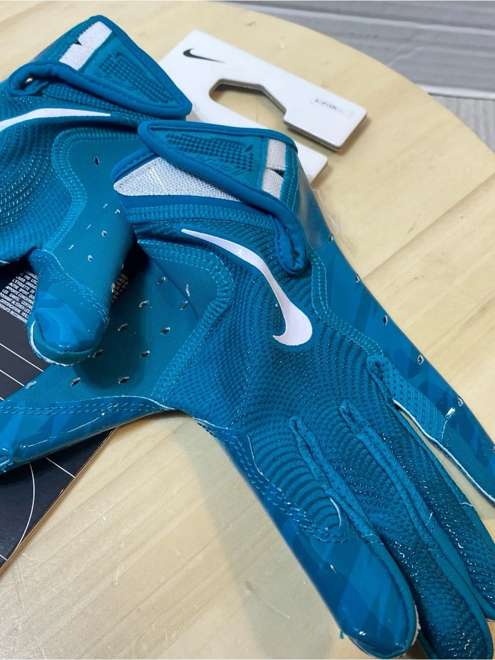 Nike Vapor Jet Women's Football Gloves Teal Blue Size Small NWT